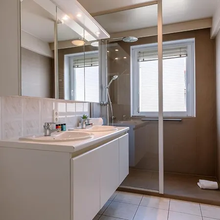 Cozy Family With Private Parking Just 150m From The